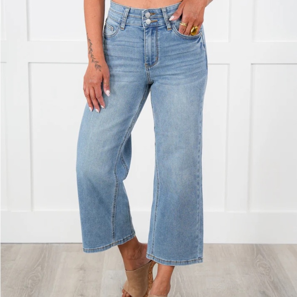 **HOST PICK** Judy Blue Wide Crop Jeans